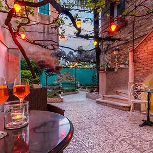 Casa Boccassini , Venice Italy